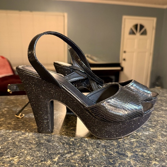 Glittery heels with ankle strap. 
Brand new/ never worn. 
Size 8. 
Black. - Picture 1 of 5